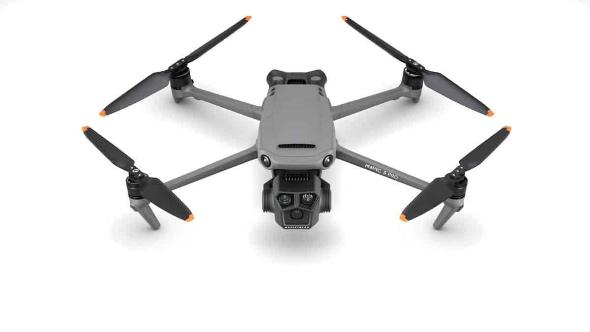  DJI Mavic 3, Drone with 4/3 CMOS Hasselblad Camera